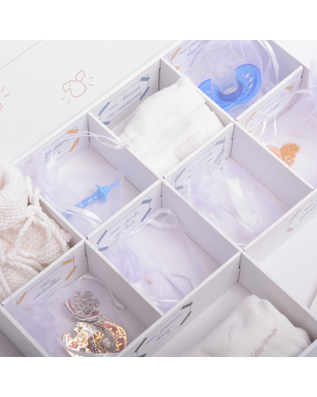 Boites à souvenirs bébé : 10 petites cases et 1 grande pour les petits souvenirs de bébé et de l'enfance.