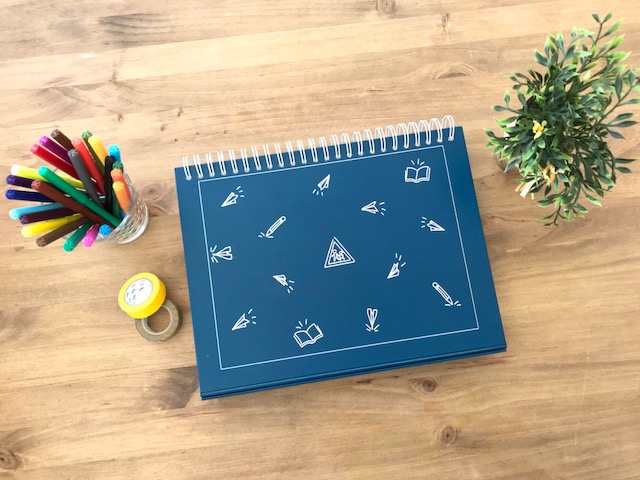 l'album mes photos de classe personnalisable le Petit Pousse conçu pour sa scolarité et ses activités extrascolaires