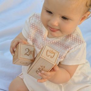cadeau symbolique bébé 1 an cubes étapes