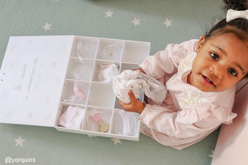 cadeau personnalisé fille 2 ans sa boite à souvenirs de bébé