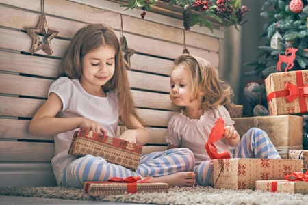 Des cadeaux de Noël pour l'enfant, mais qui sont « utiles pour son cœur et  son développement »